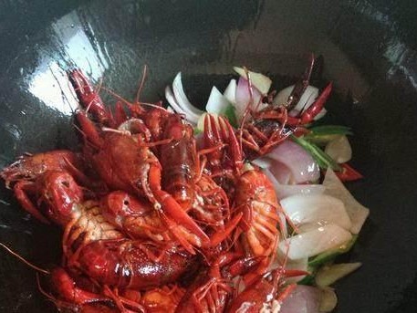毒舌婆婆的出装攻略（帮助男主人设应对恶毒婆婆的时尚指南）