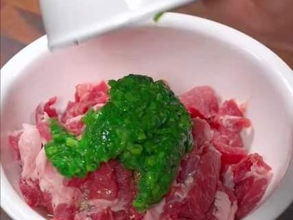 《新版本山羊出装攻略》（掌握关键装备及技巧，让你的山羊登峰造极）